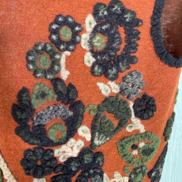 NWT One size Indigo Thread Co Collared wool shawl. Timeless piece! - Picture 5 of 14